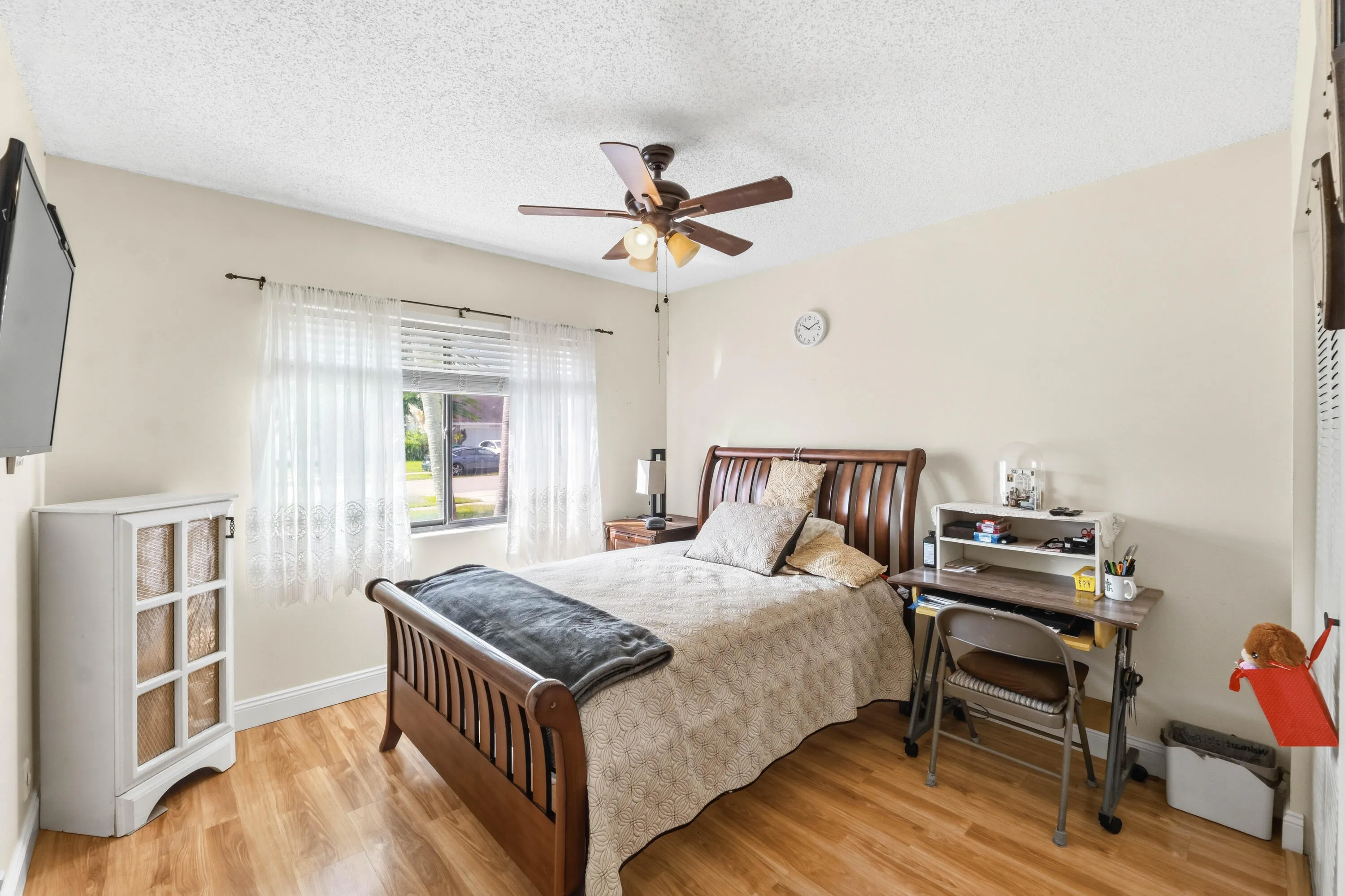 9437 NW 46th Ct_009