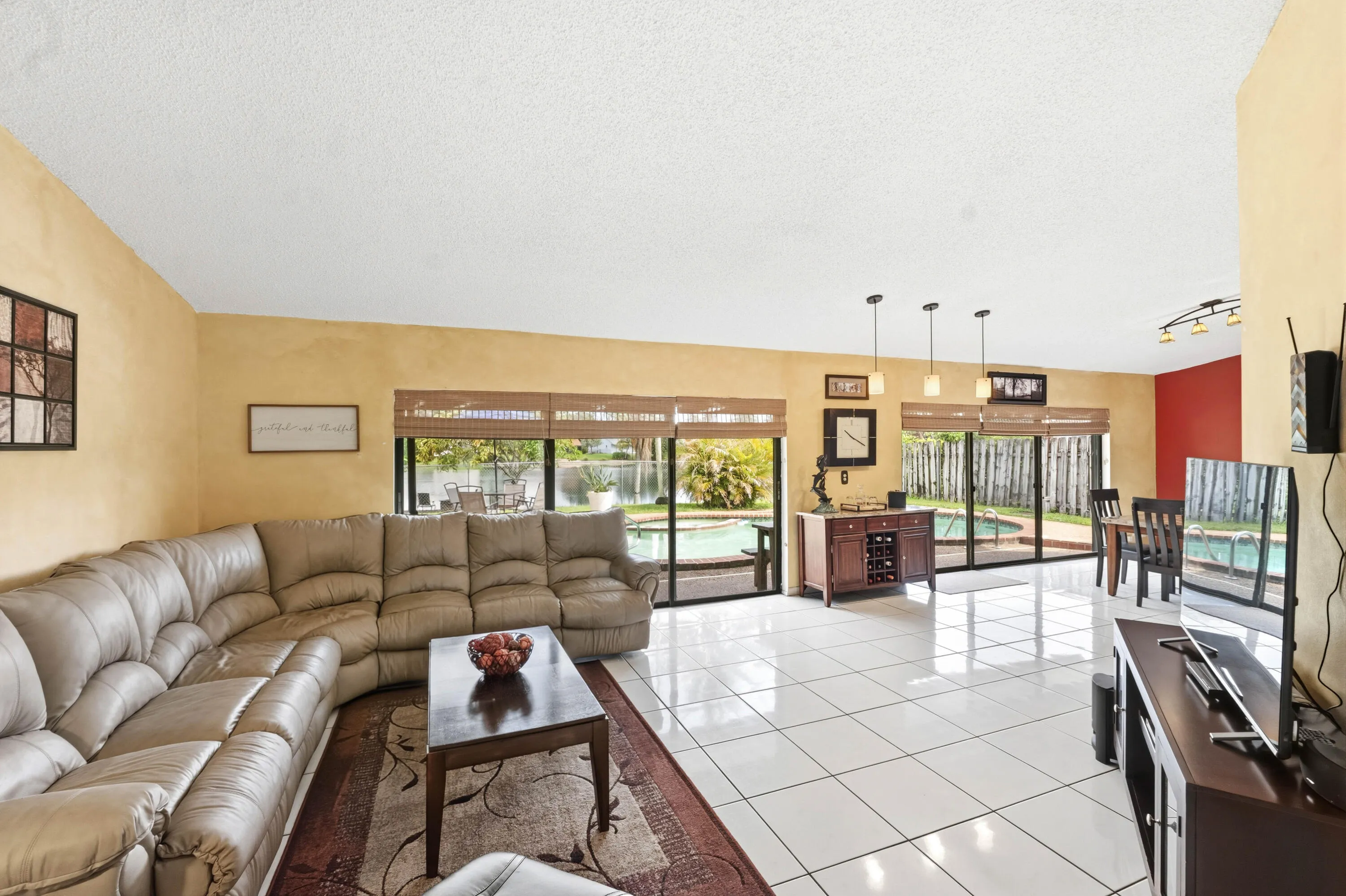 9437 NW 46th Ct_021
