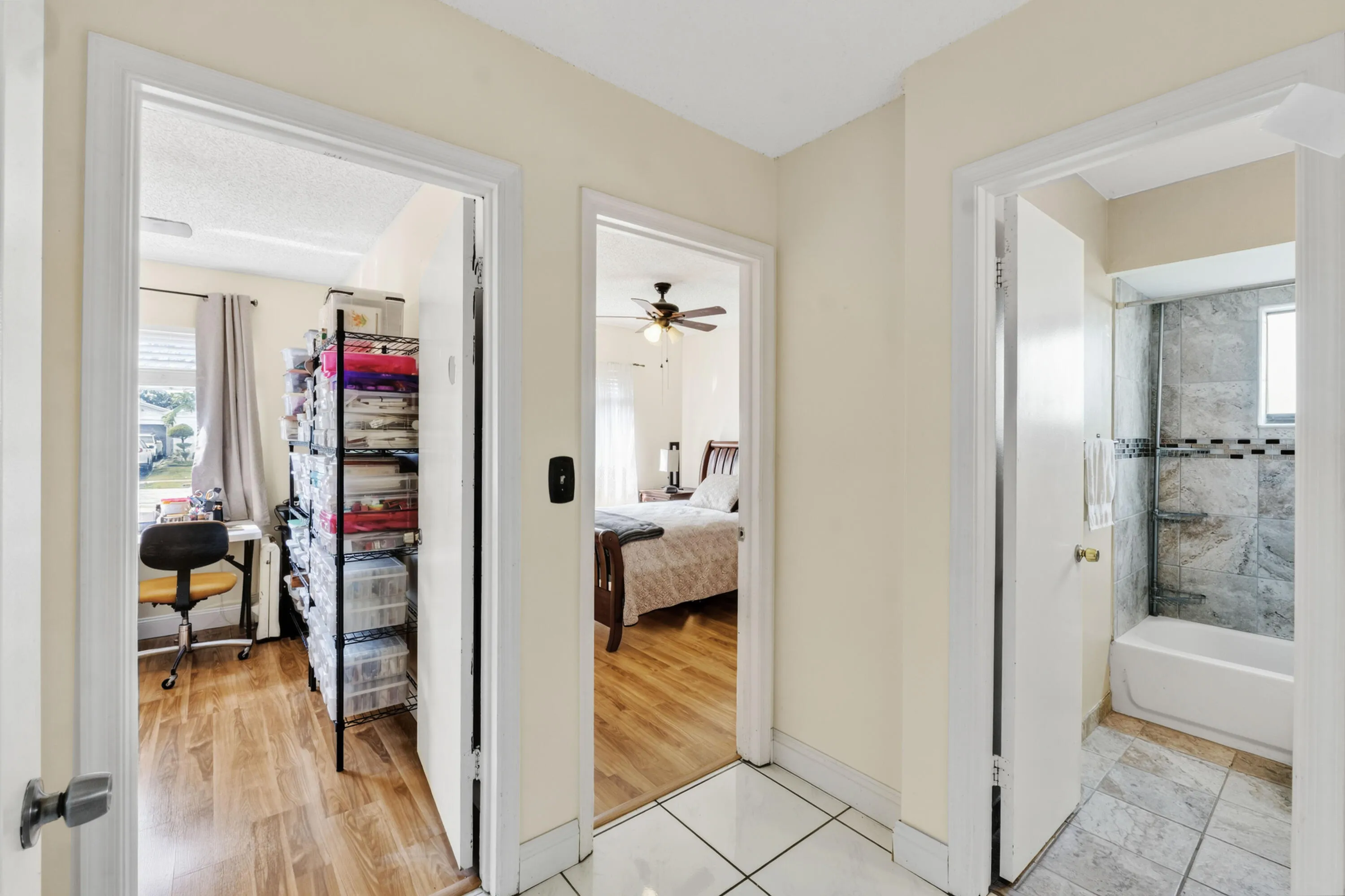 9437 NW 46th Ct_012