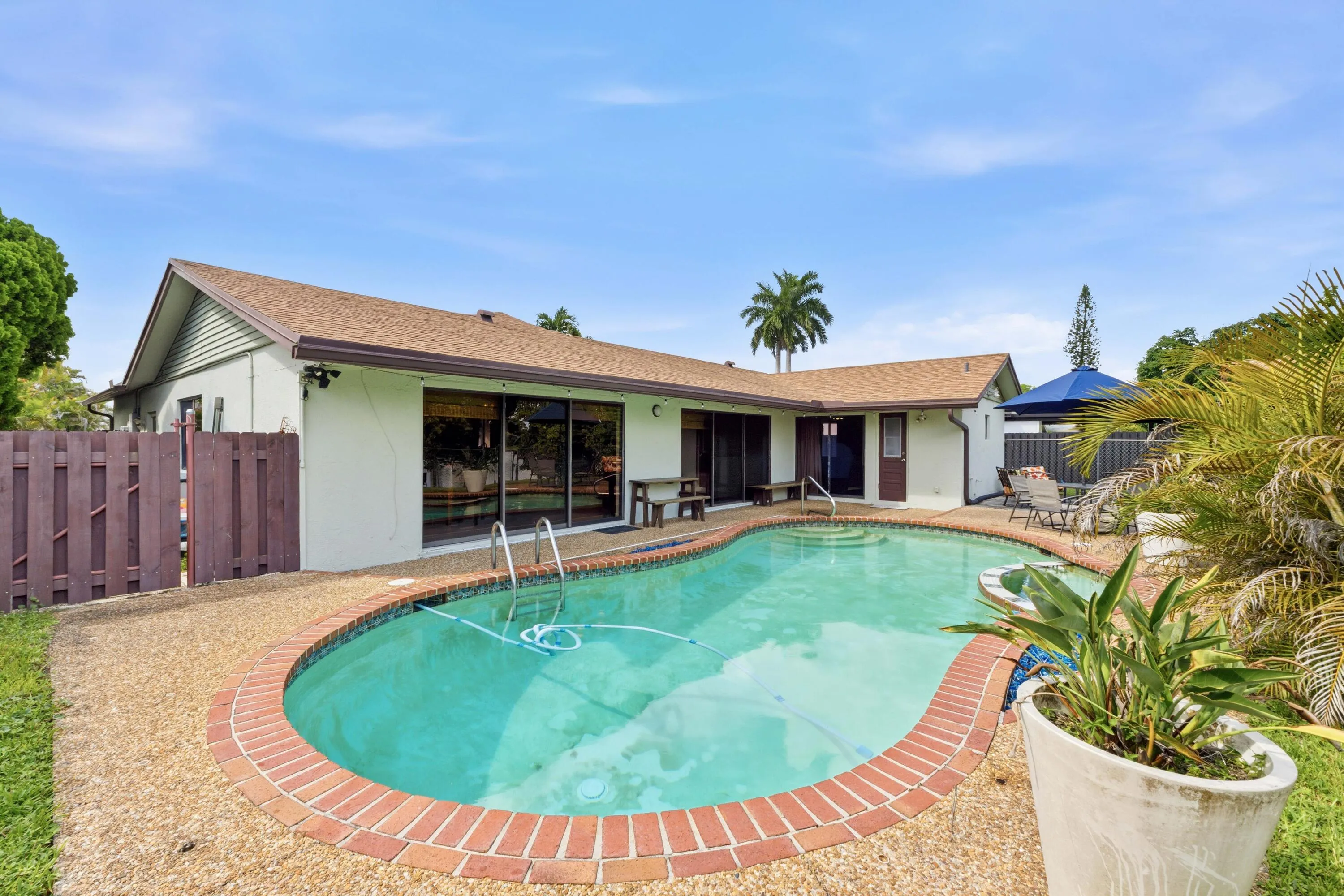 9437 NW 46th Ct_036