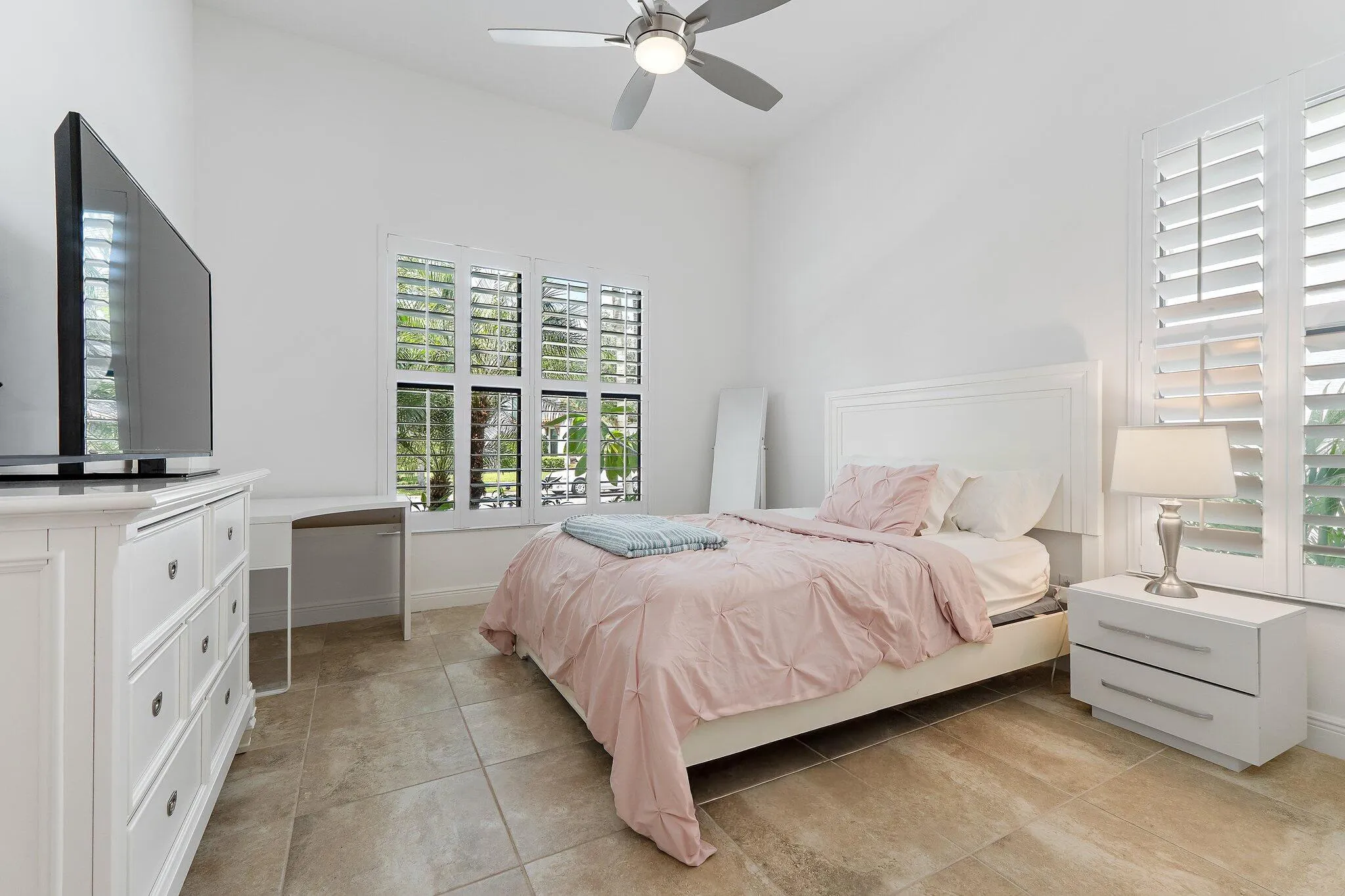 13640 Dumont