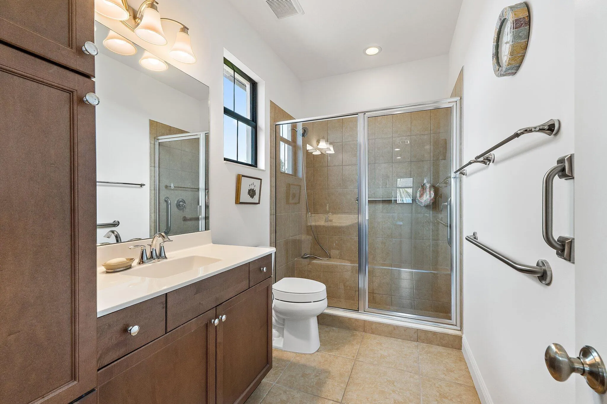 Casita Full Bath