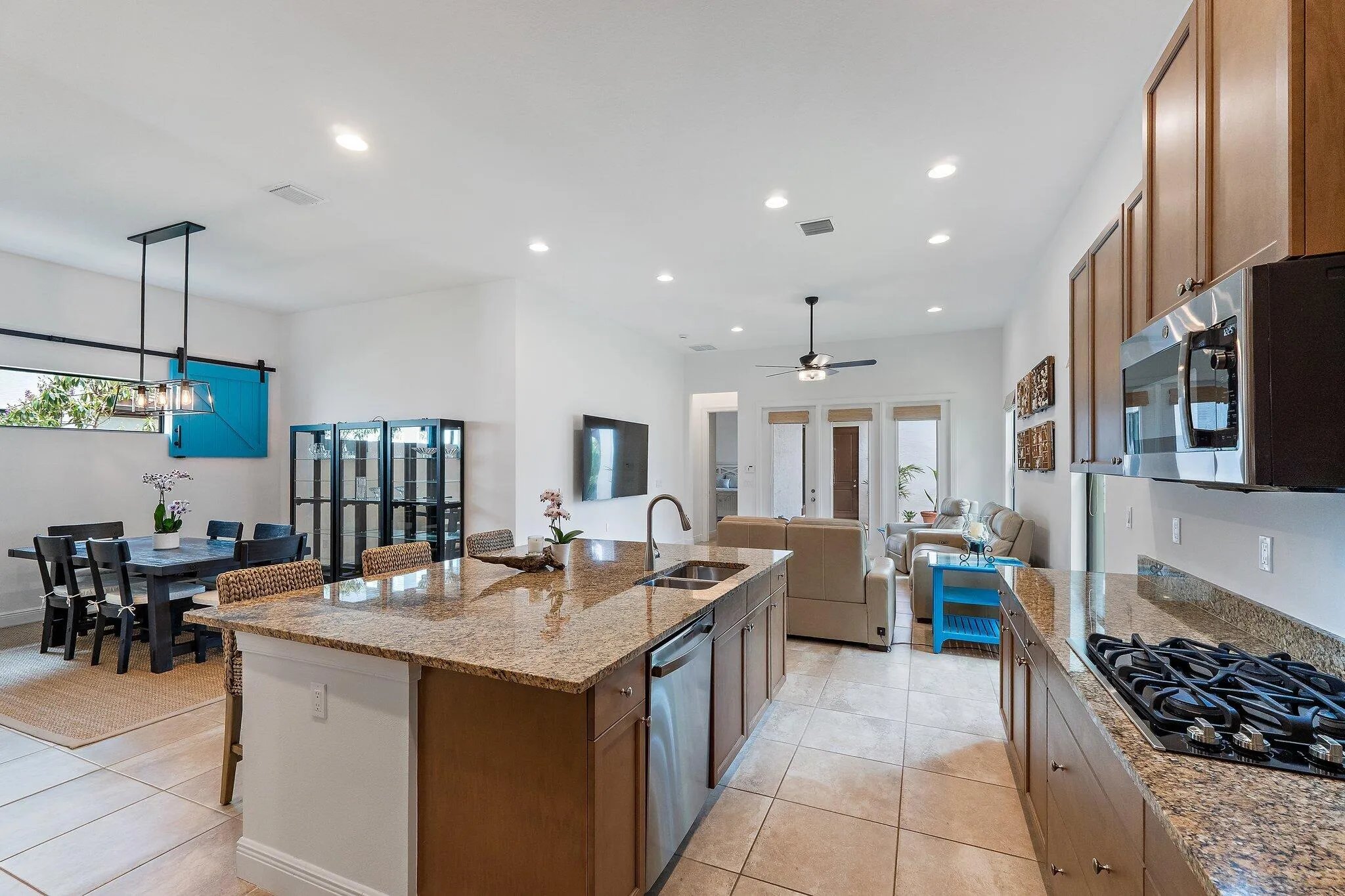 13640 Dumont