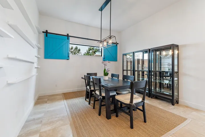 13640 Dumont