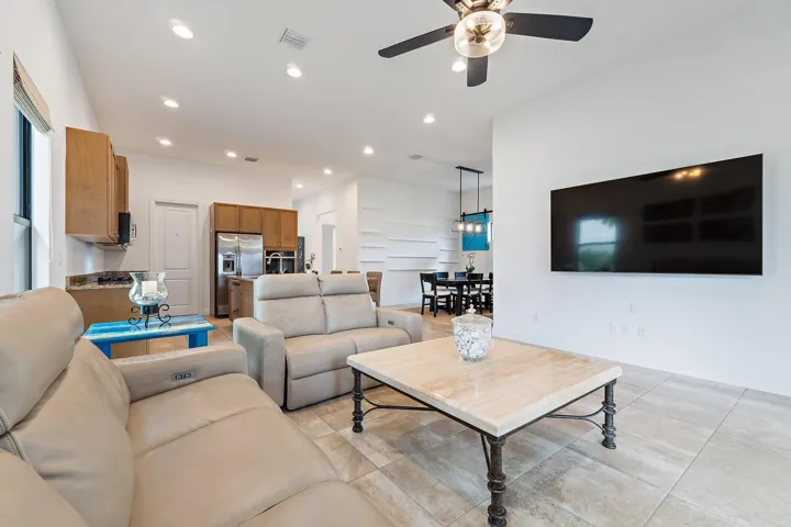 13640 Dumont