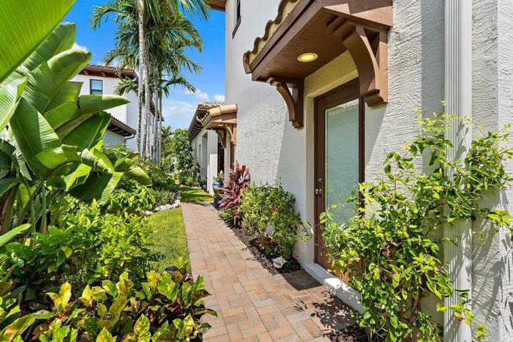 Cabana 1/2 Bath Entrance