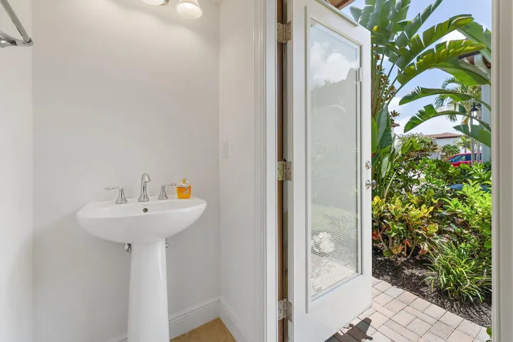 Cabana 1/2 Bath