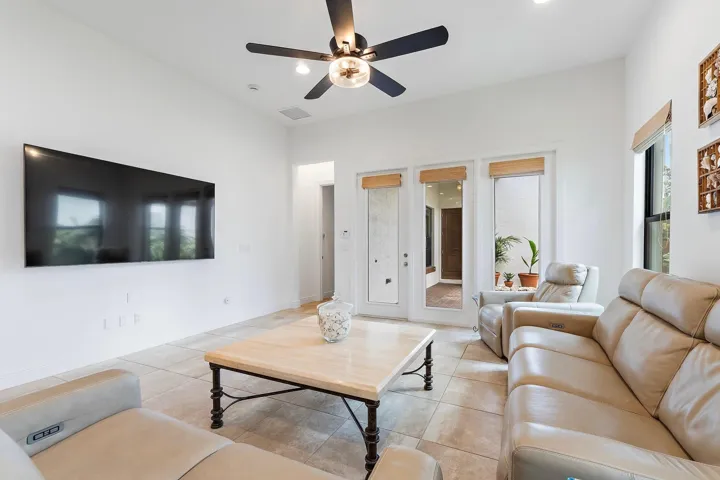 13640 Dumont