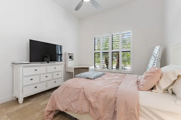 13640 Dumont