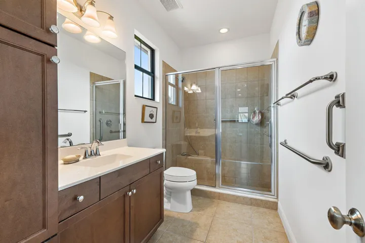 Casita Full Bath
