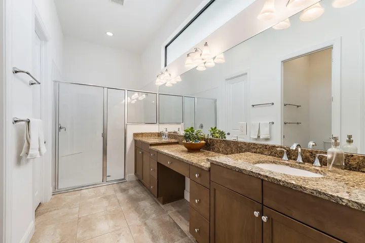 13640 Dumont