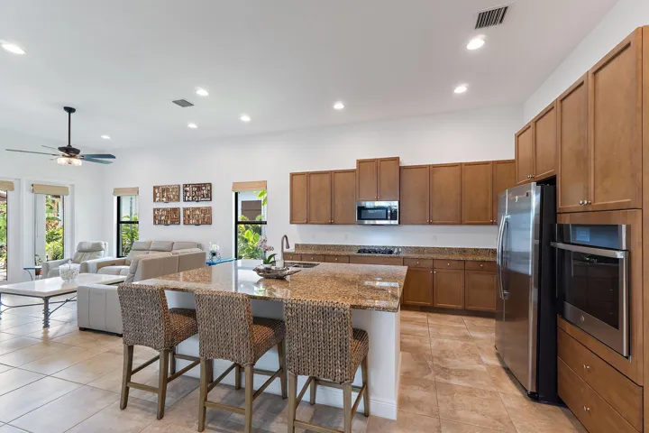 13640 Dumont
