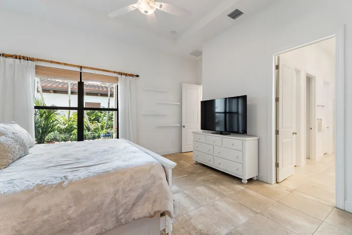 13640 Dumont