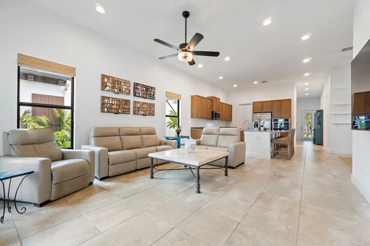 13640 Dumont