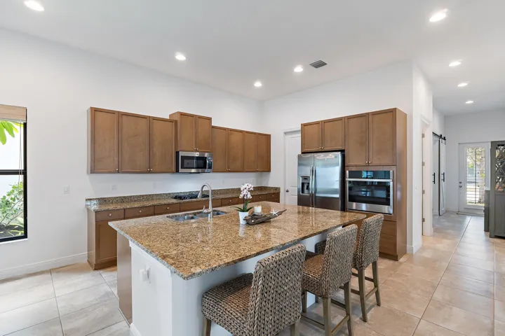 13640 Dumont