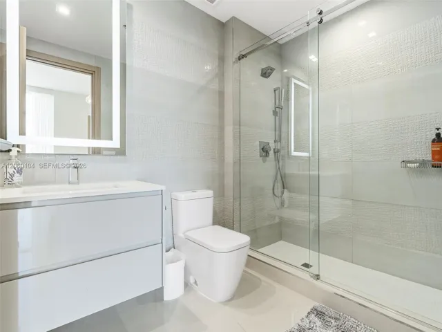 2nd bedroom bath