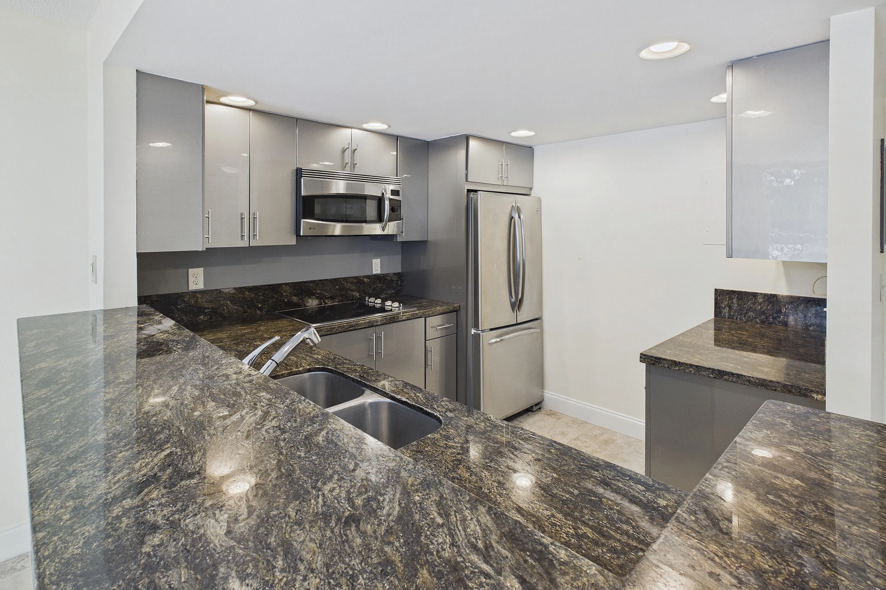 SUPER EQUIPPED KITCHEN!