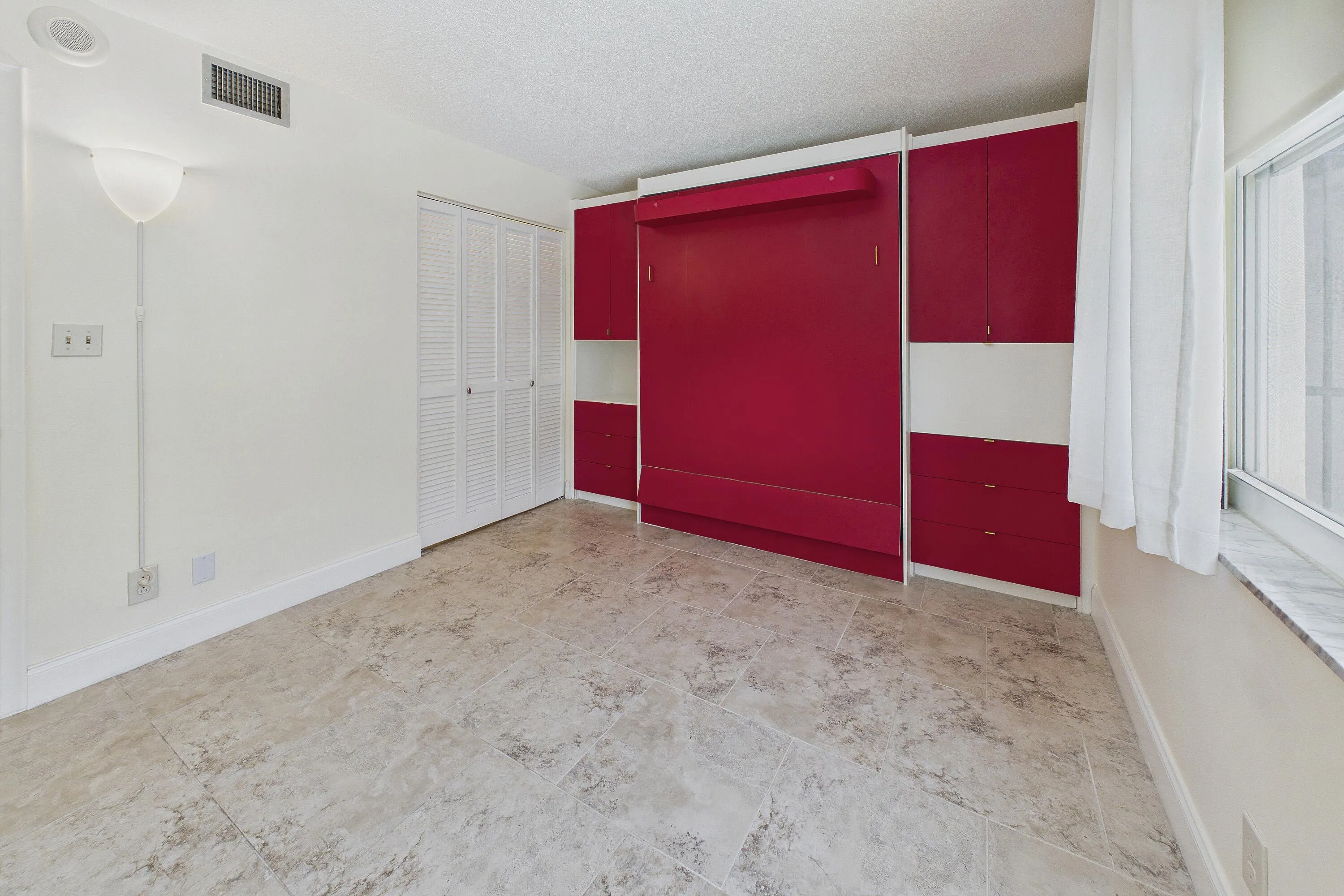 GUEST/2ND BEDROOM! MURPHY BED ALLOWS FOR A DEN AND OR OFFICE.