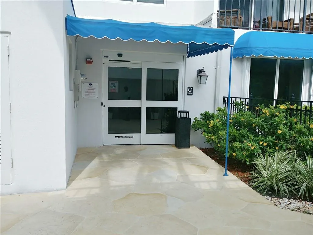 REAR ENTRY FROM GATED PARKING!