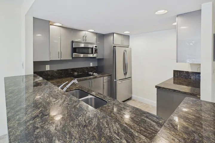 SUPER EQUIPPED KITCHEN!