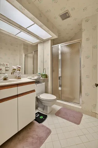 2nd bathroom