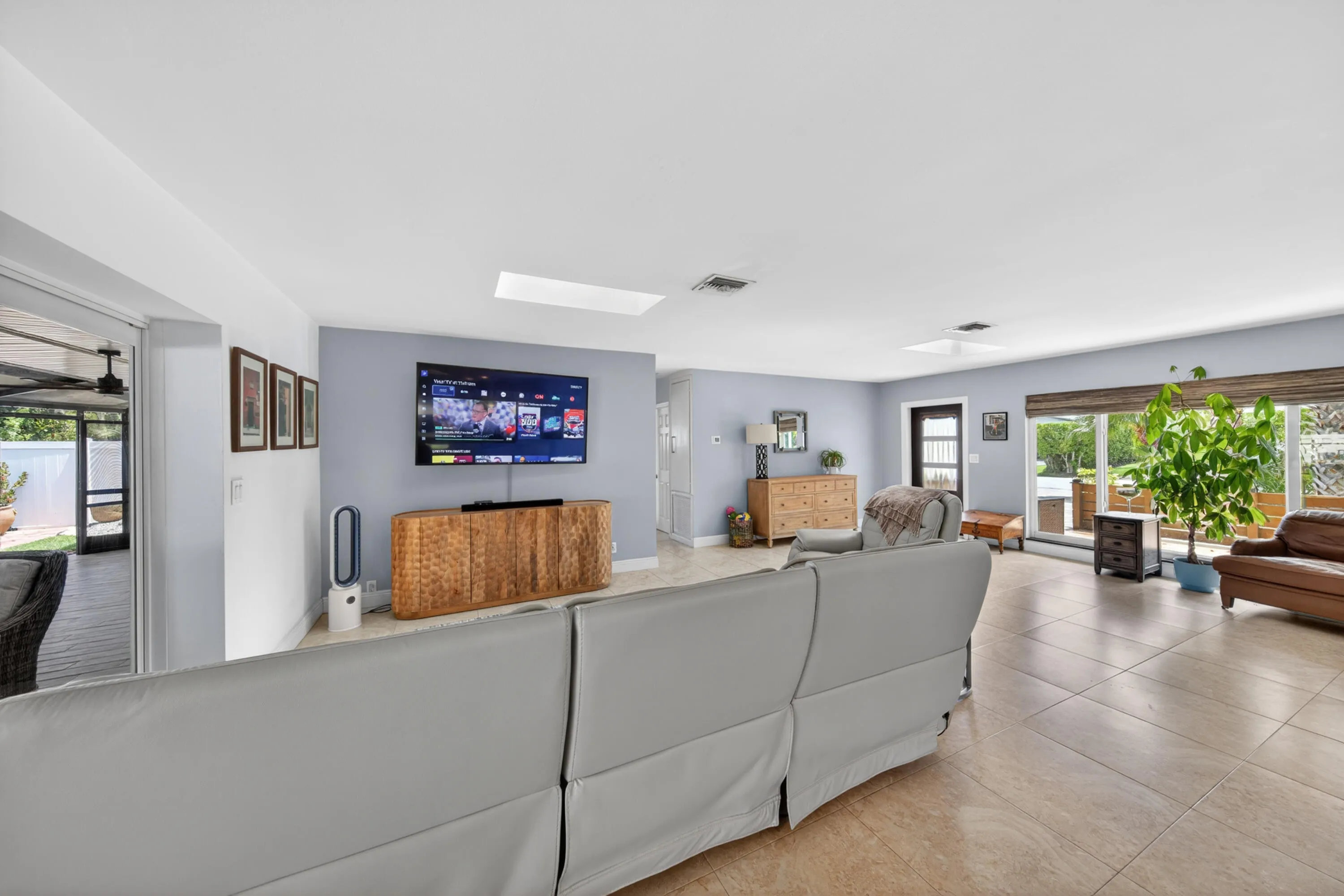LivingRoom2