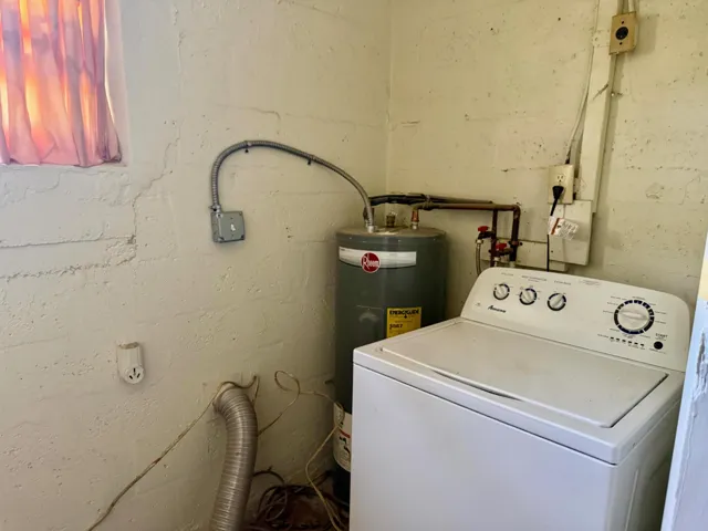 Laundry Hook ups, (2019) Water Heater
