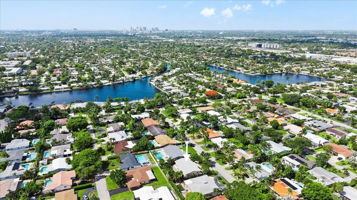 Quiet Coral Heights Neighborhood