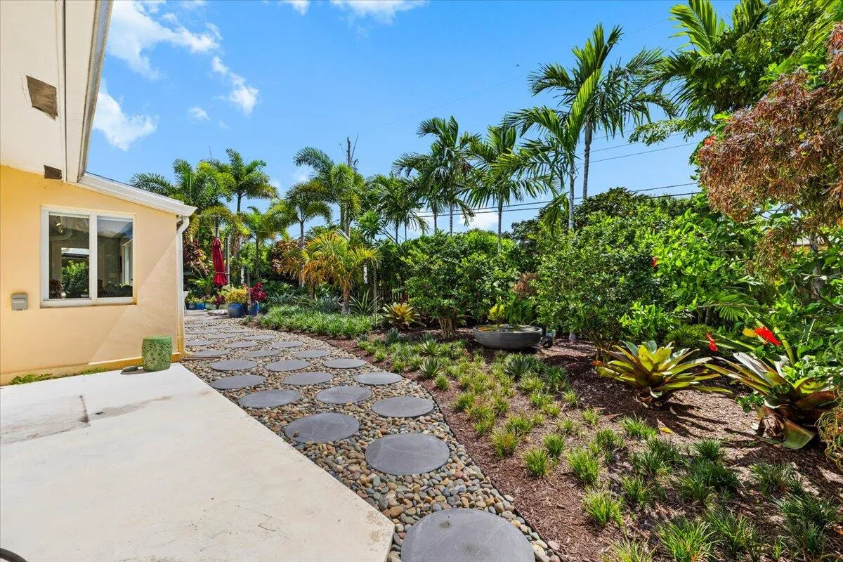 Gorgeous Backyard Retreat