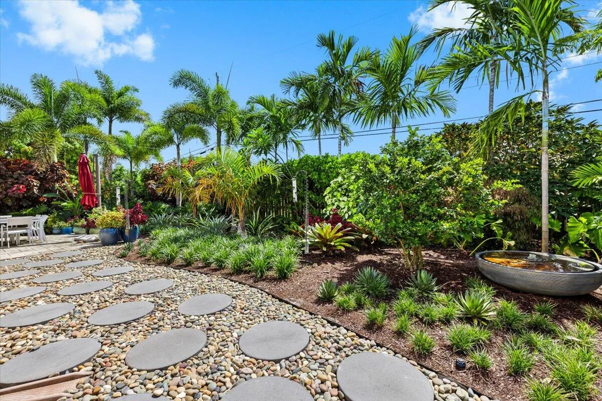 Gorgeous Backyard Retreat