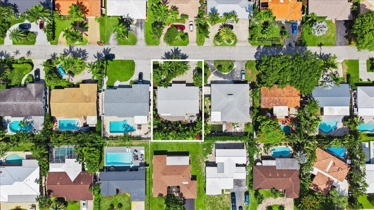 Quiet Coral Heights Neighborhood