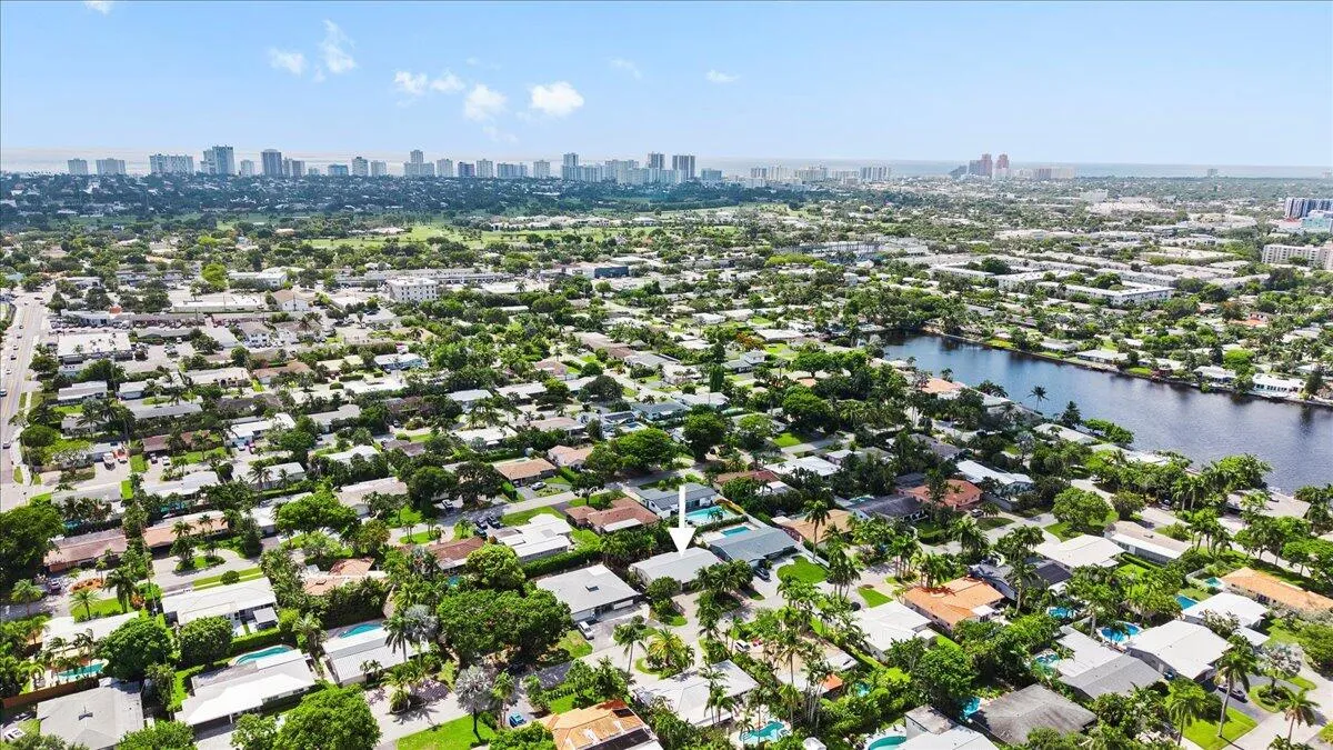 Quiet Coral Heights Neighborhood
