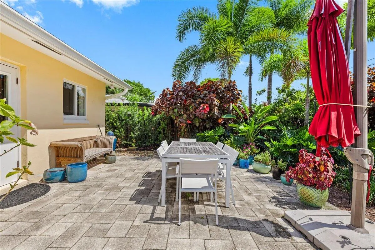 Gorgeous Backyard Retreat