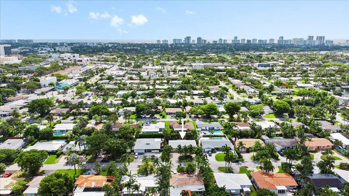 Quiet Coral Heights Neighborhood