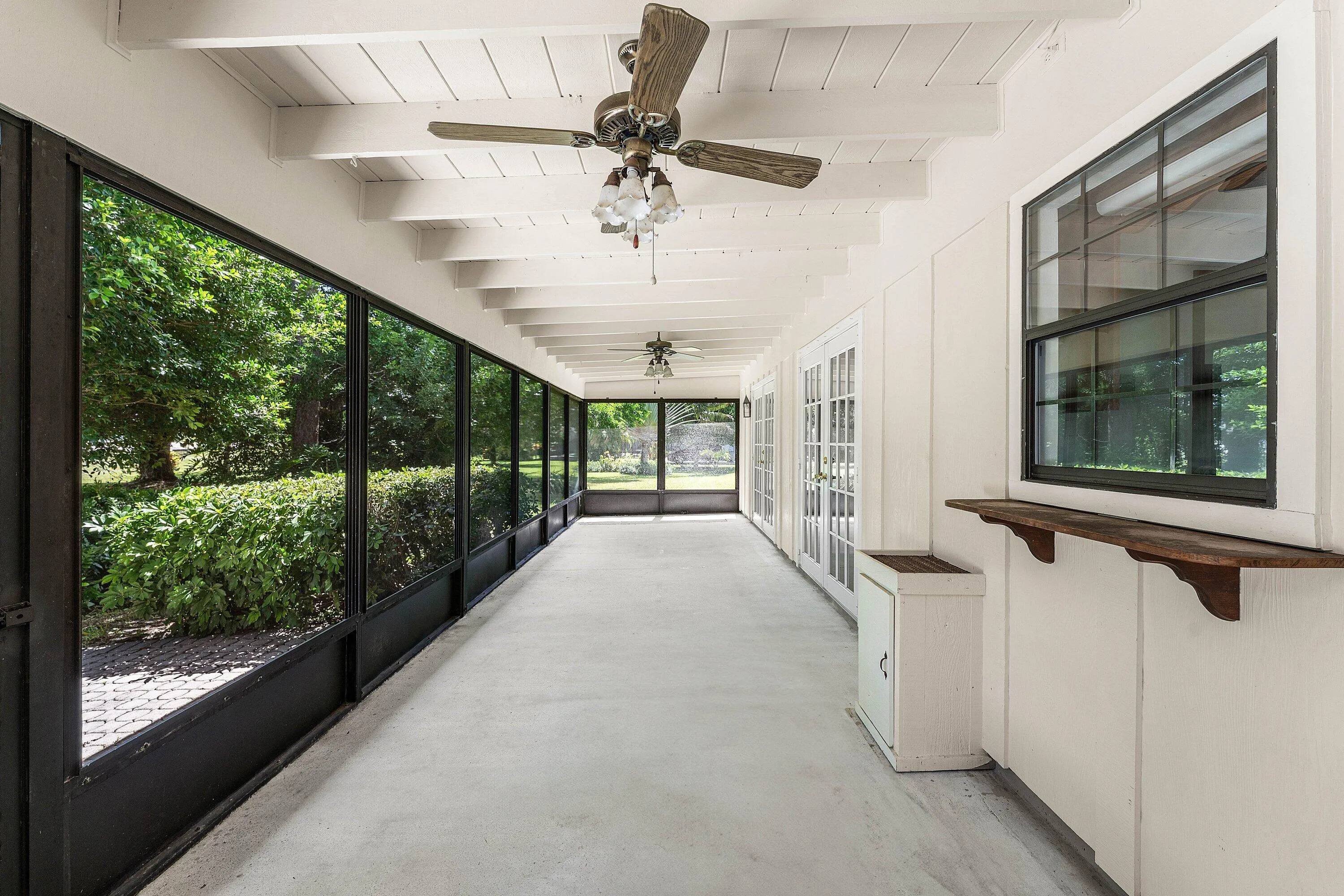 Large Screen Porch with room for Lounging and Al Fresco dining with Kitchen pass through.