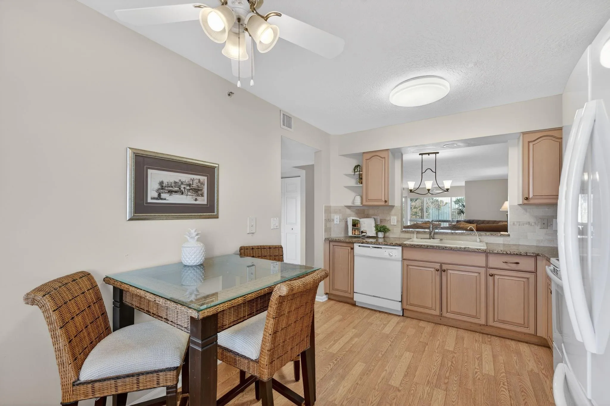 Dine-in Kitchen
