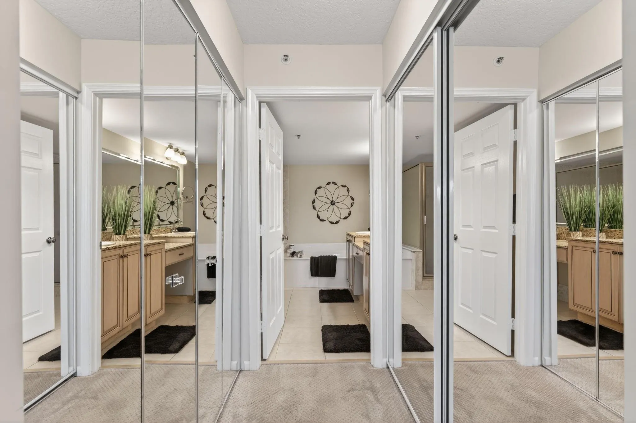 Primary Dual​​‌​​​​‌​​‌‌​‌‌​​​‌‌​‌​‌​‌​​​‌​​ Closets