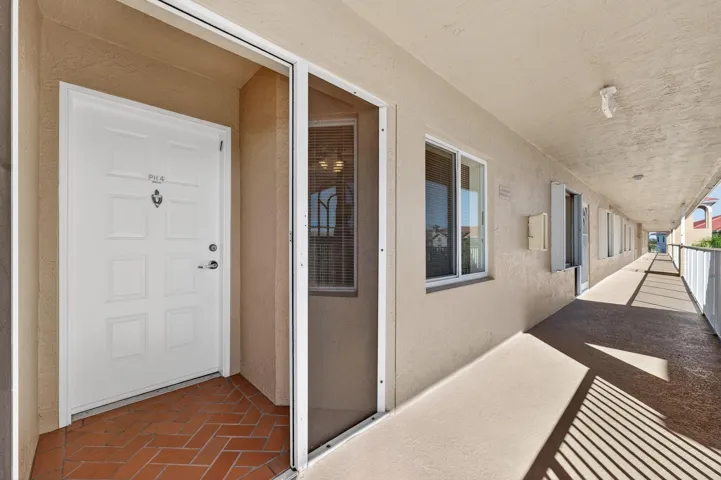 Exterior Foyer