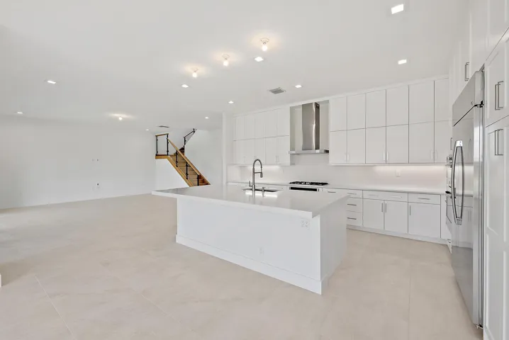 20471 Southernwood Ave11