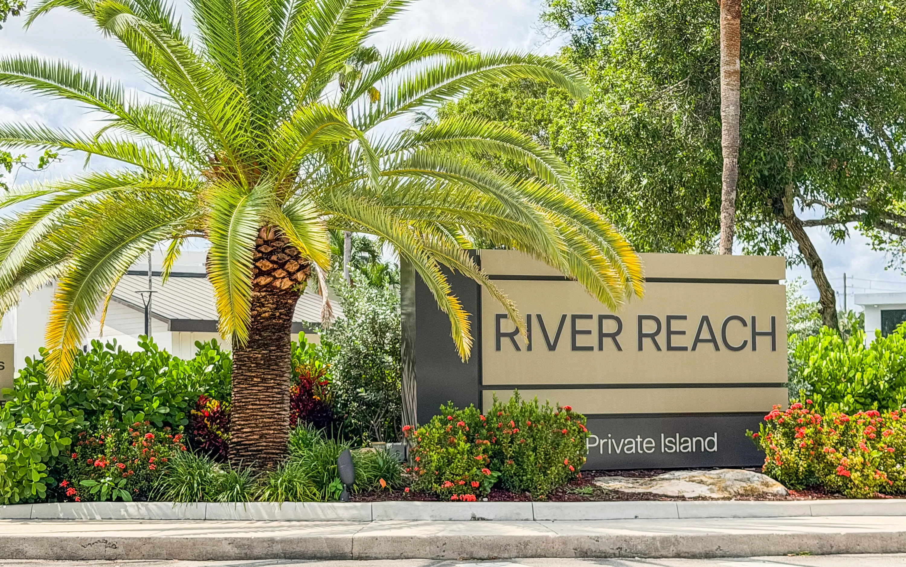 033-016-1000 River Reach Dr-3000x1876