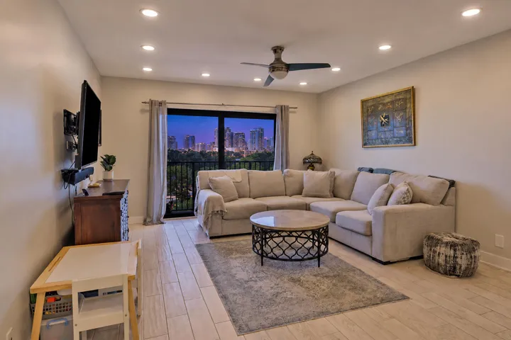 007-035-Living-2000x1333