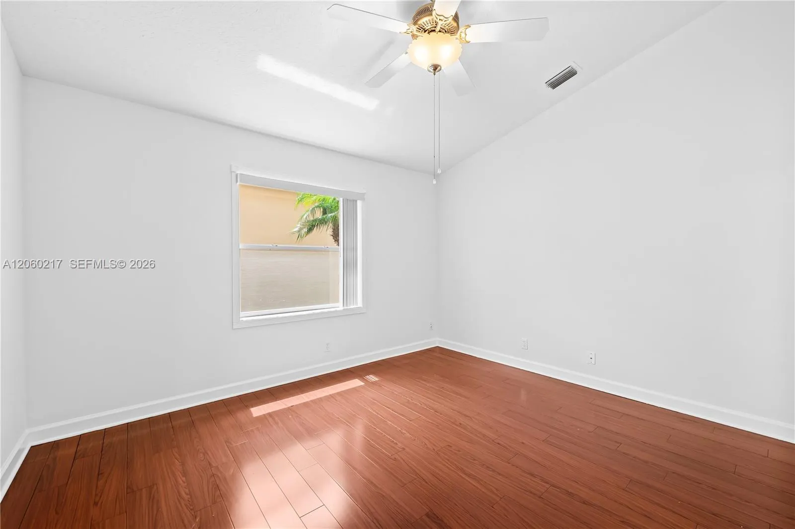 Third Bedroom \ Den