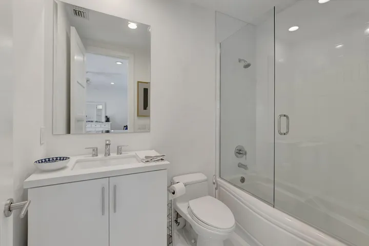 17070 BATHROOM 28