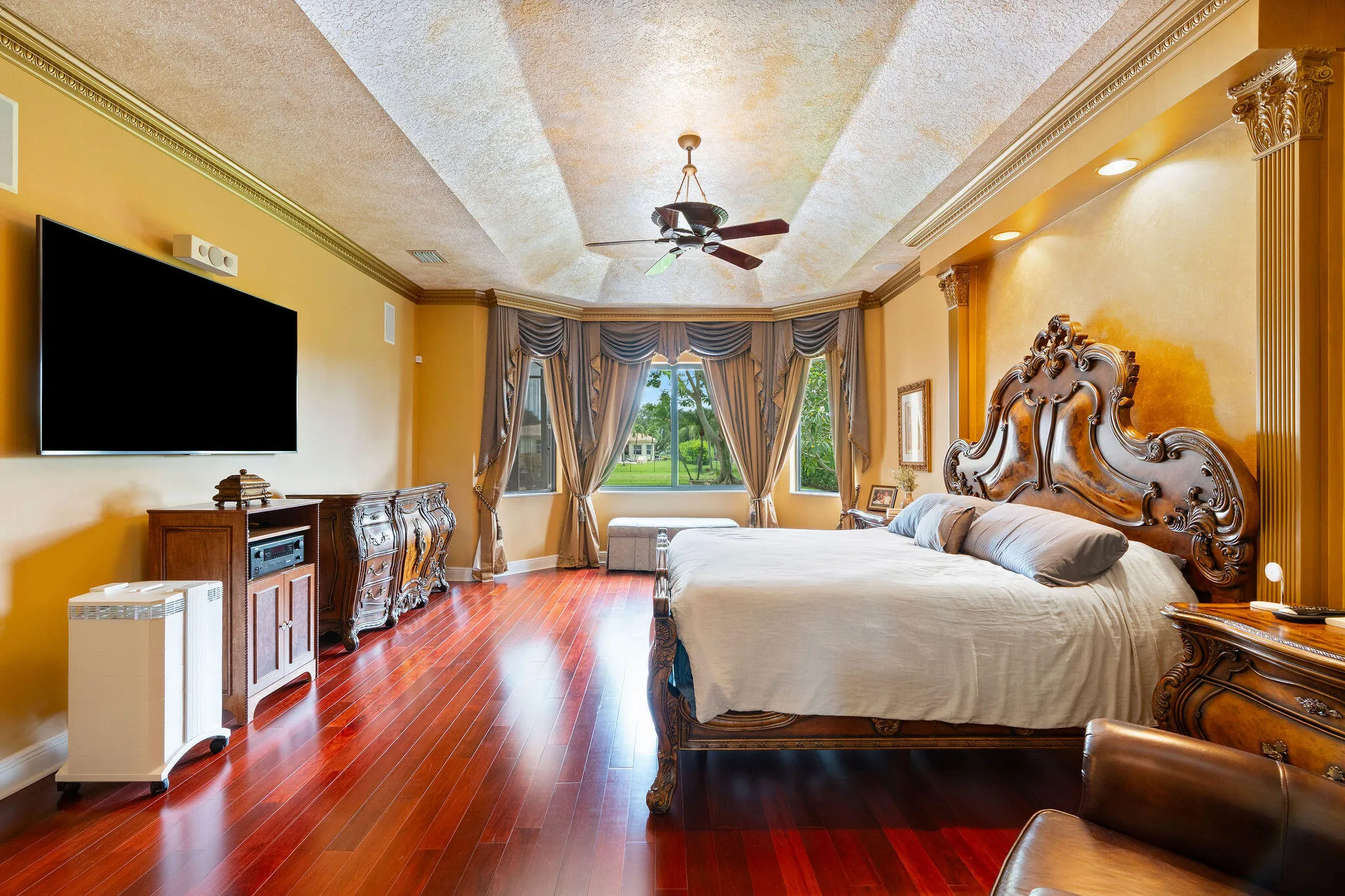 MASTER BEDROOM