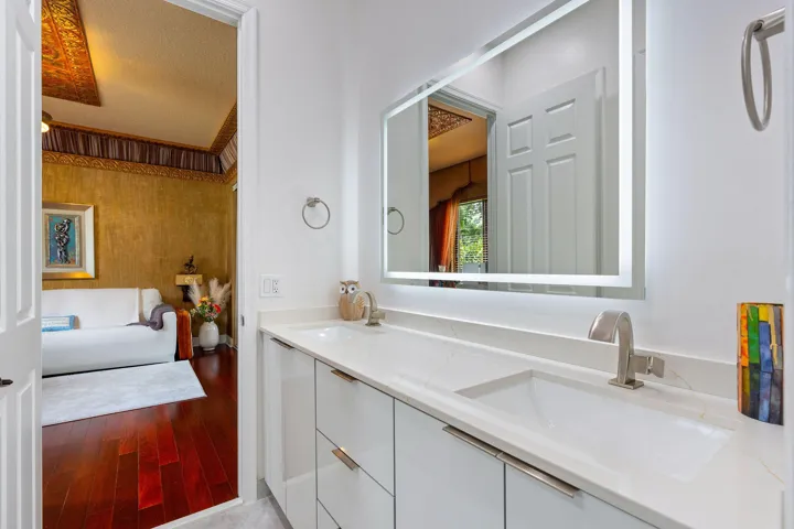 JAC AND JILL BATHROOM