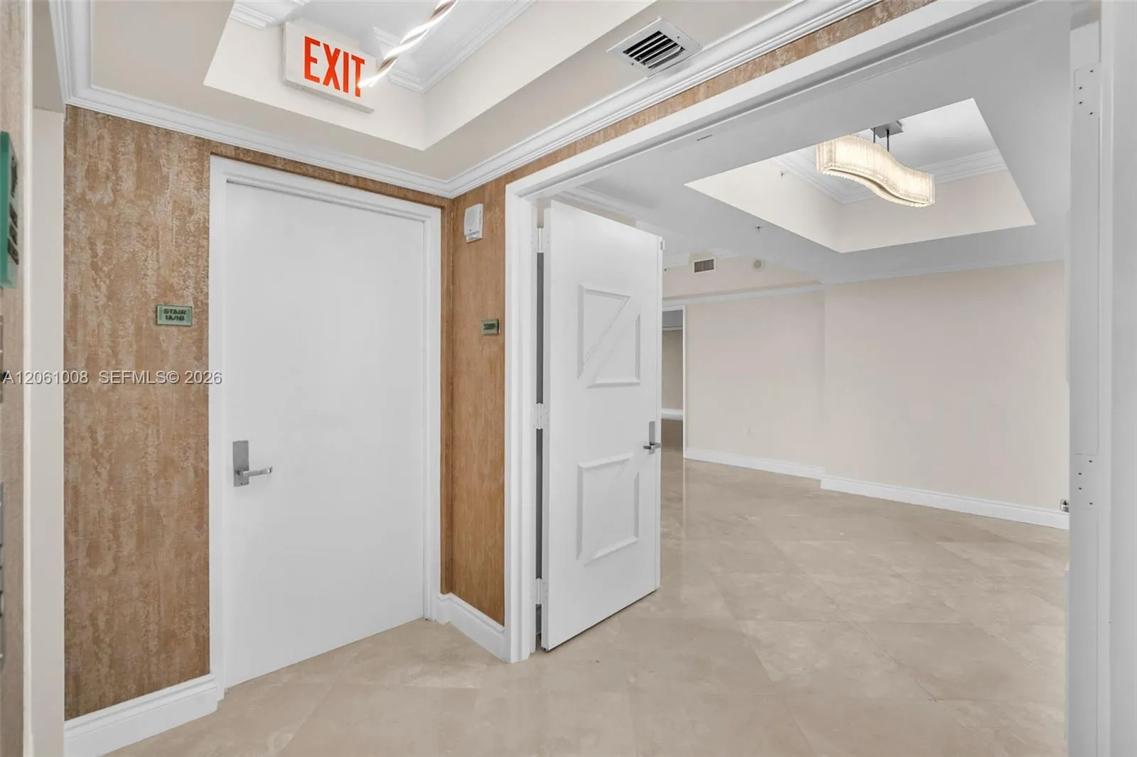 Private elevator foyer