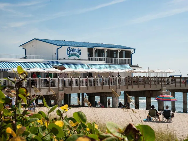 bennys on the beach