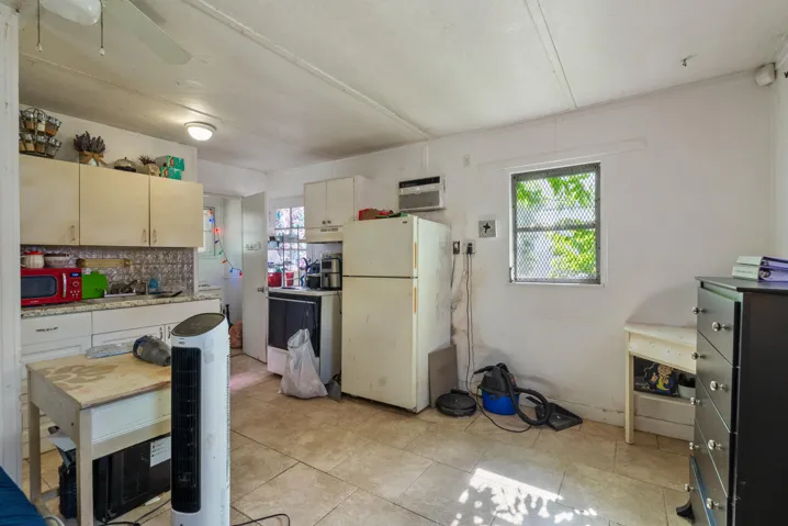 DINING/KITCHEN