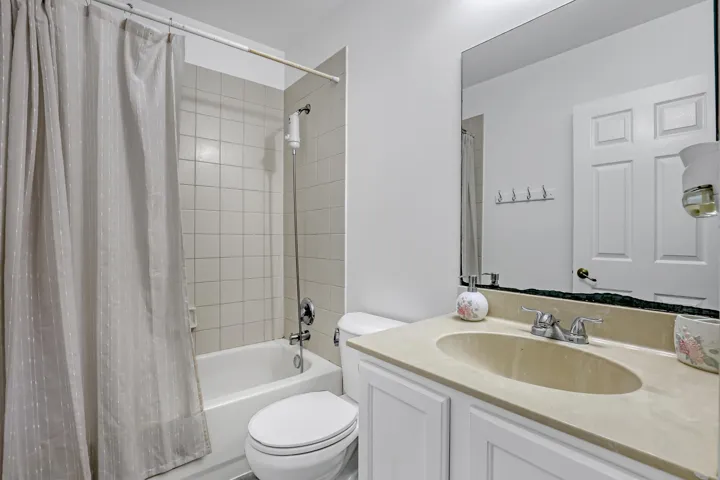 3070 Waddell (22)