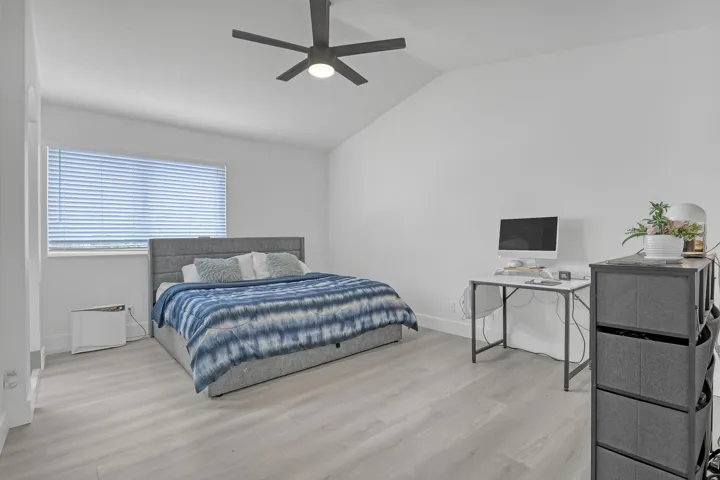 3070 Waddell (15)